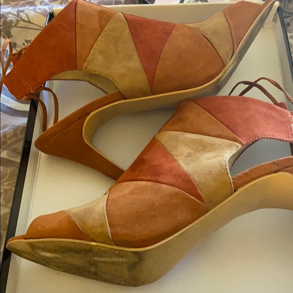 Shoes - Picture 3 of 4